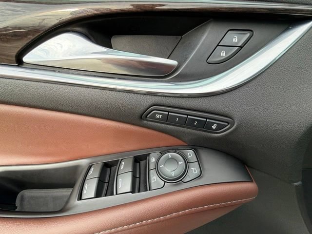 Used 2019 Buick Enclave Avenir w/ Avenir Technology Package AWD/4WD image 14