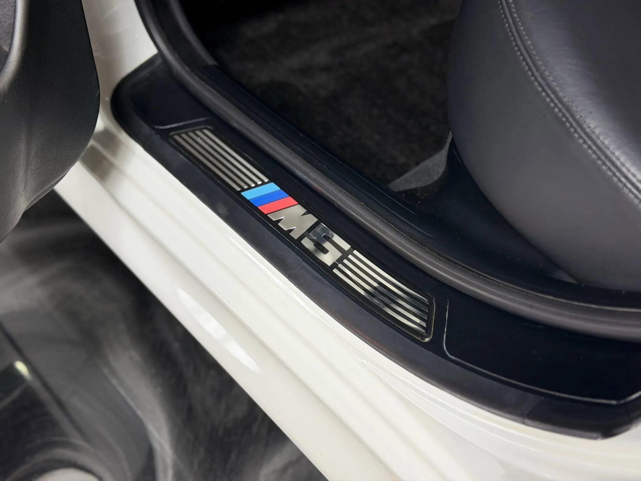 Used 2003 BMW M5 image 26