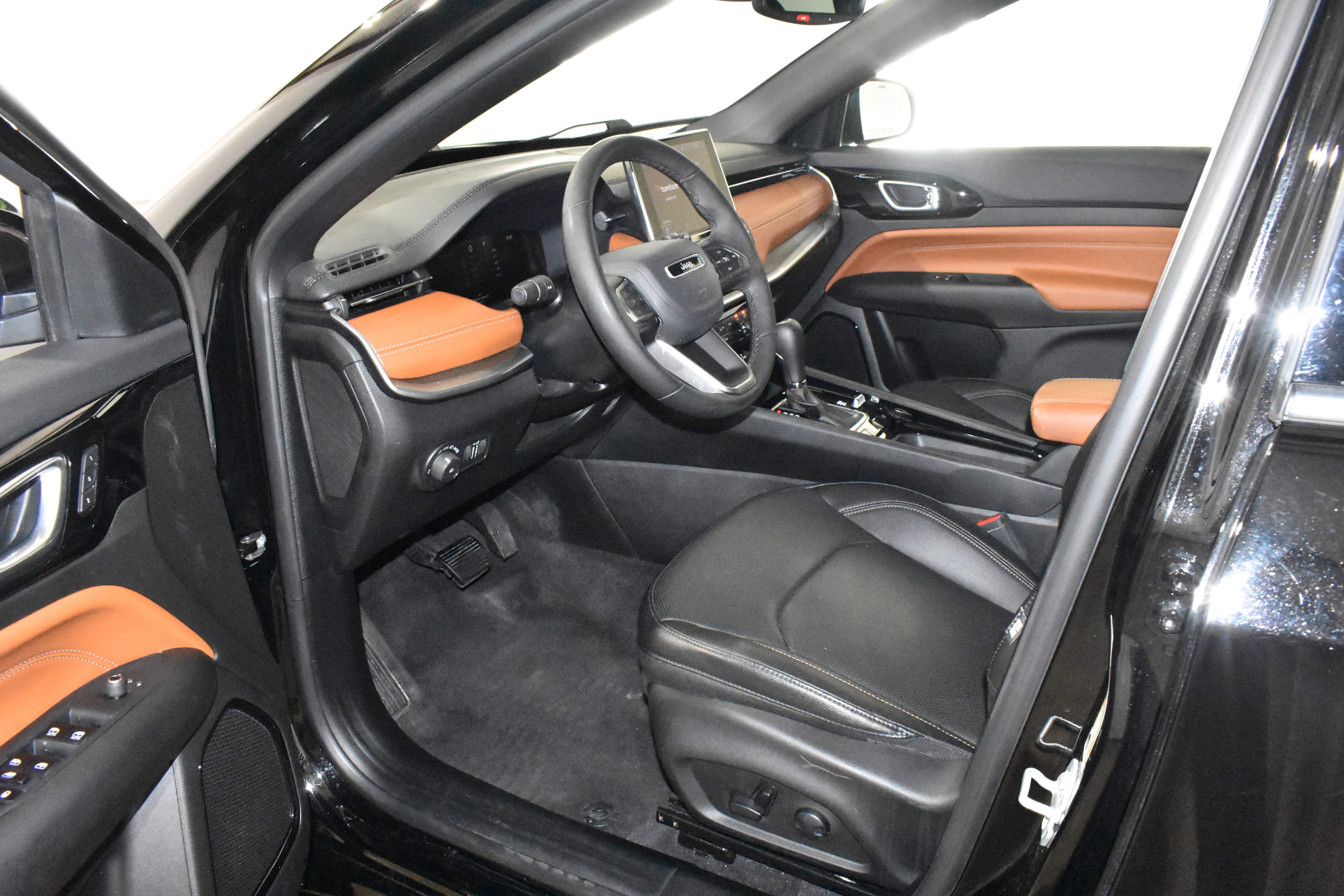 Used 2024 Jeep Compass Limited w/ Elite Group image 23