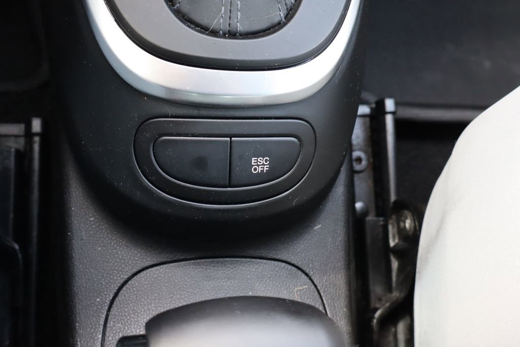 Used 2014 FIAT 500L Easy w/ Popular Equipment Group FWD image 11