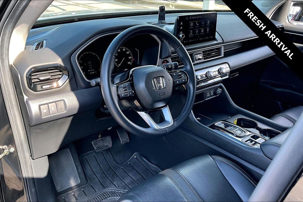 Used 2025 Honda Pilot EX-L image 16