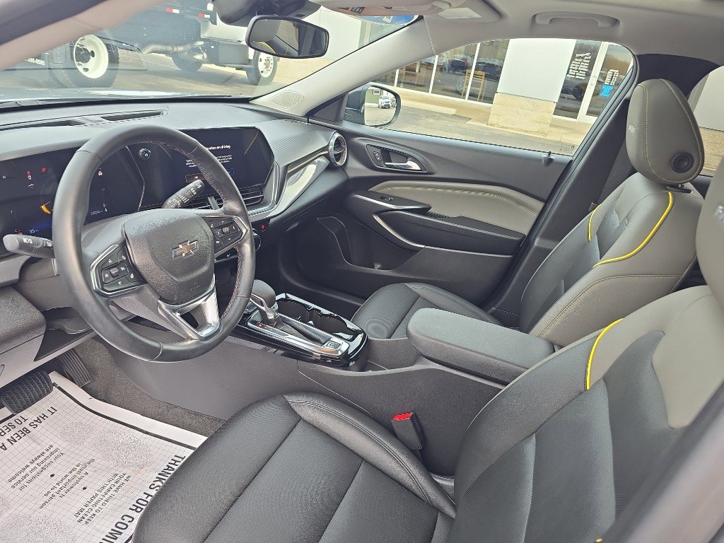 Used 2025 Chevrolet Trax ACTIV w/ Sunroof Package image 15