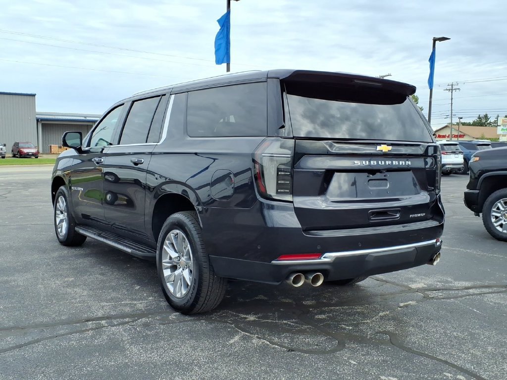 Used 2026 Chevrolet Suburban Premier AWD/4WD image 17