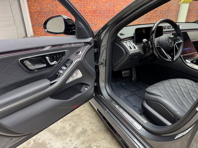 Used 2025 Mercedes-Benz S 580 4MATIC Sedan image 9