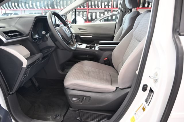 Used 2023 Toyota Sienna LE AWD/4WD image 10