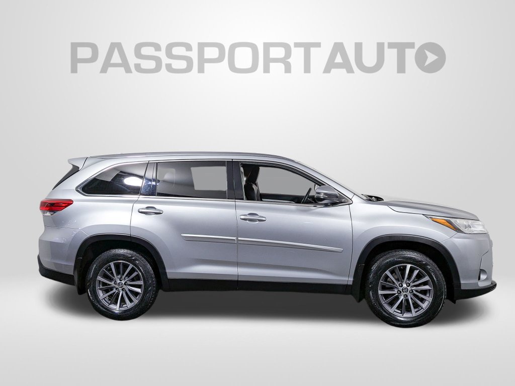 Used 2019 Toyota Highlander XLE AWD/4WD image 8