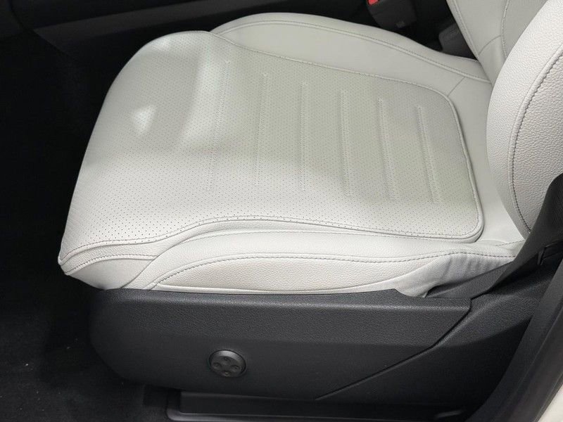 New 2026 Mercedes-Benz GLC 300 4MATIC image 16