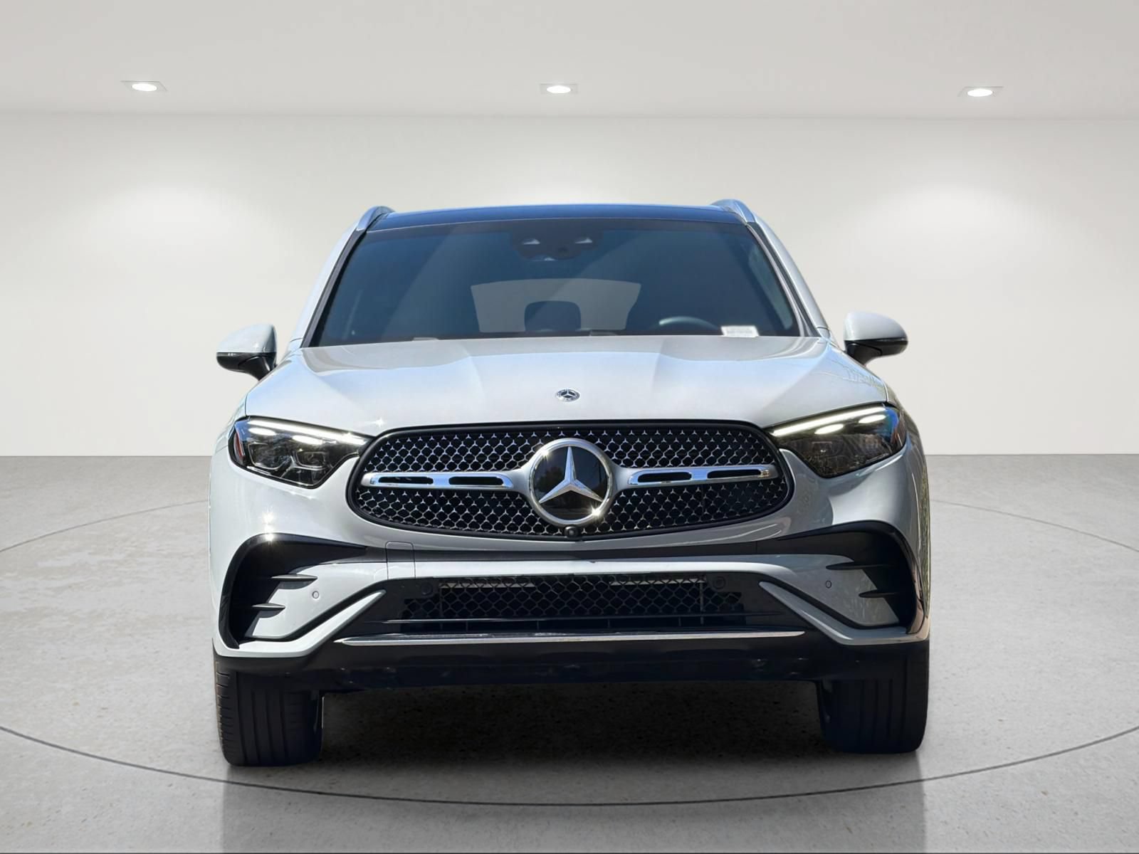 Used 2025 Mercedes-Benz GLC 350e 4MATIC image 8