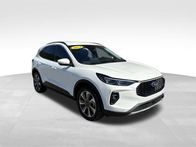 Used 2024 Ford Escape Platinum image 3