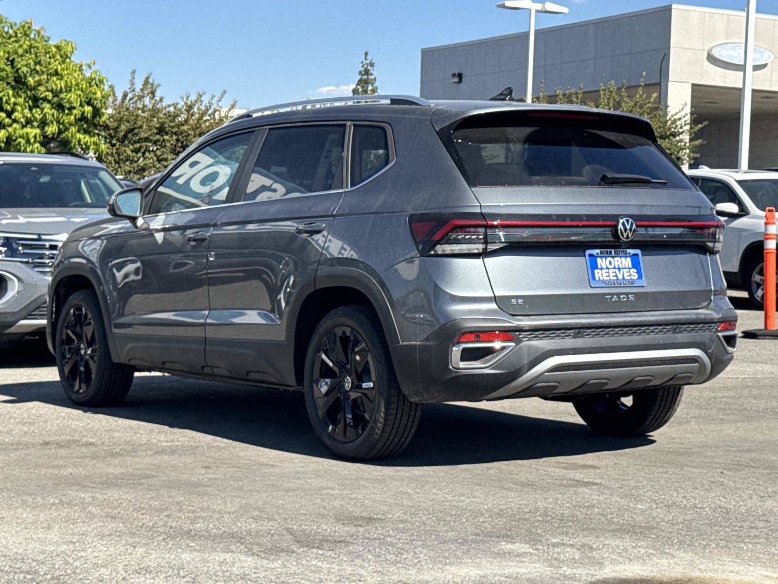 New 2026 Volkswagen Taos SE FWD image 3