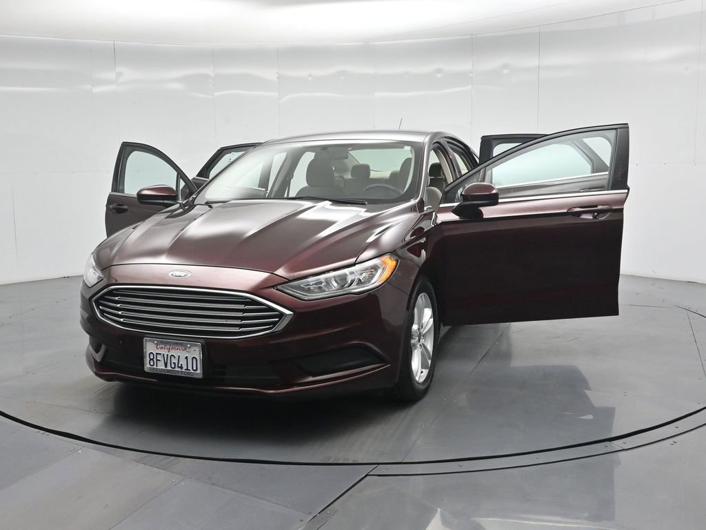 Certified 2018 Ford Fusion SE w/ Fusion SE Technology Package image 31