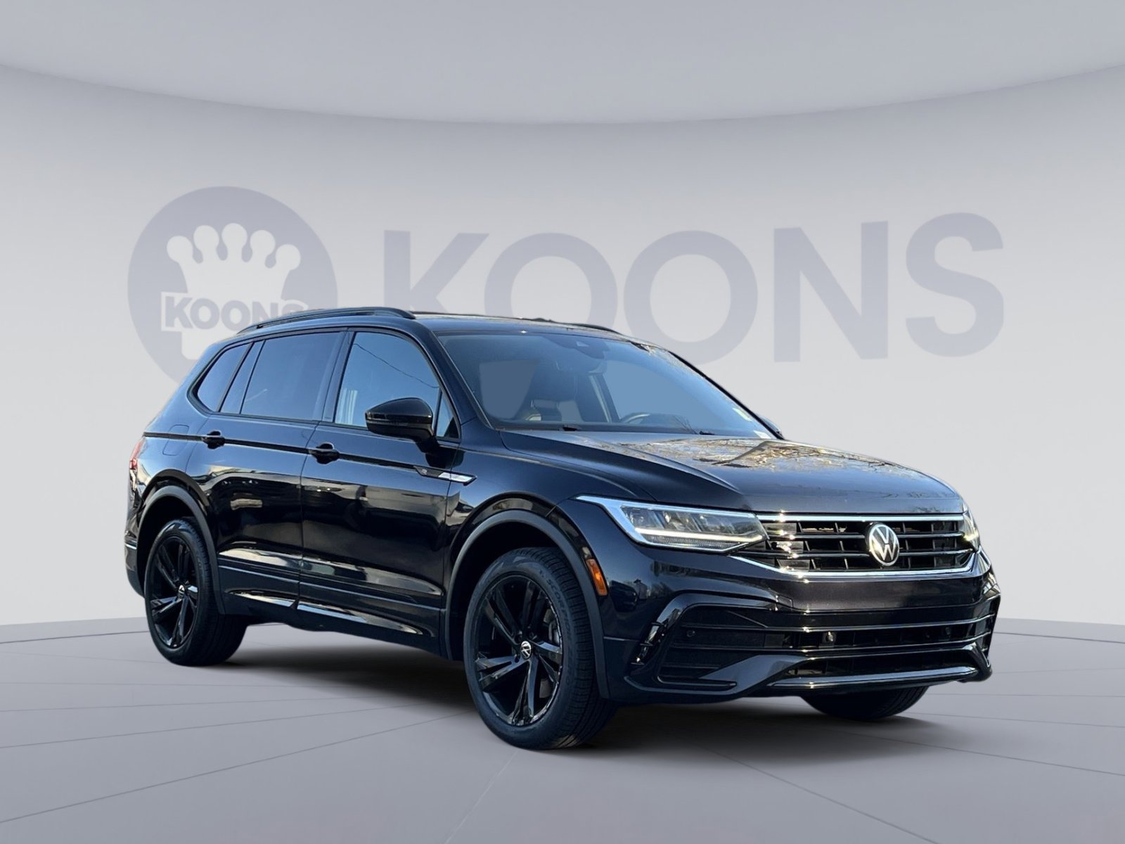 Used 2023 Volkswagen Tiguan SE R-Line AWD/4WD image 8