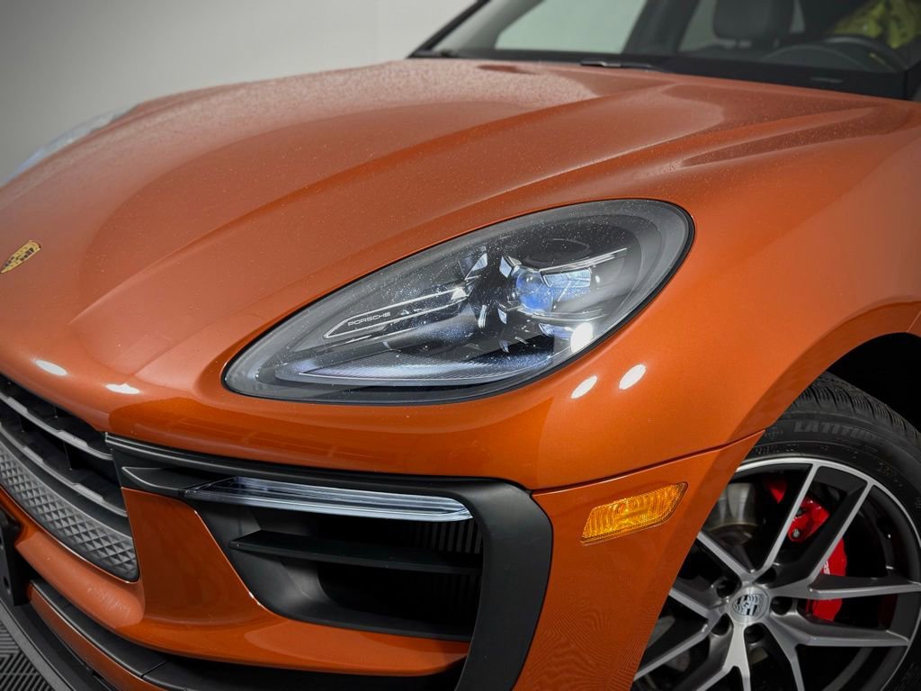 Certified 2022 Porsche Macan S AWD/4WD image 11