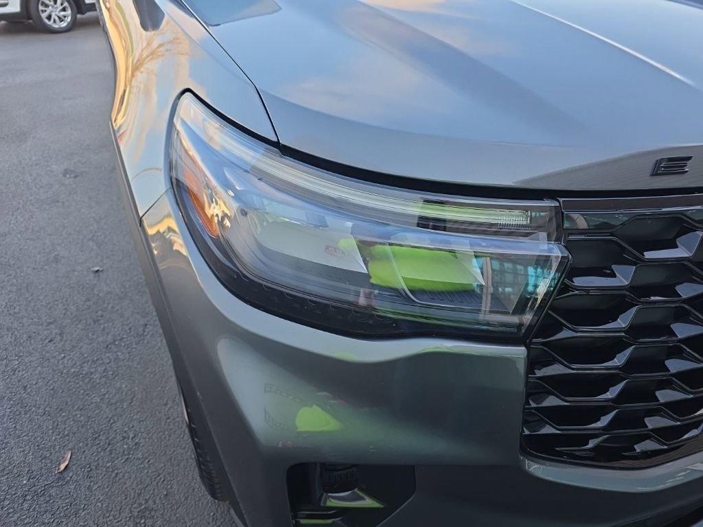 Used 2025 Ford Explorer ST image 6