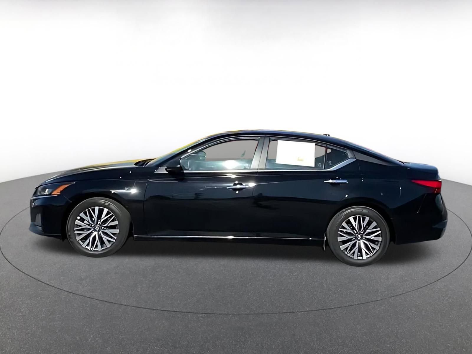 Used 2025 Nissan Altima 2.5 SV image 8