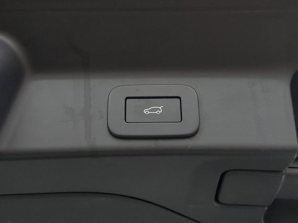 Used 2024 Jaguar F-PACE R-Dynamic S image 34