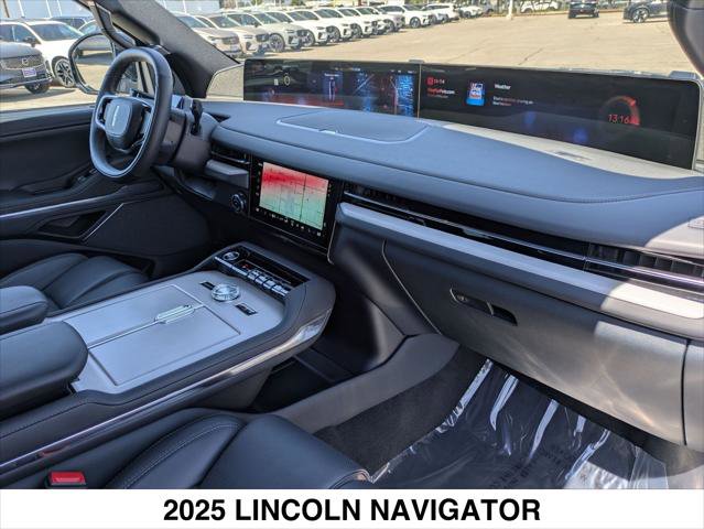 Used 2025 Lincoln Navigator Reserve w/ Jet Appearance Package image 24