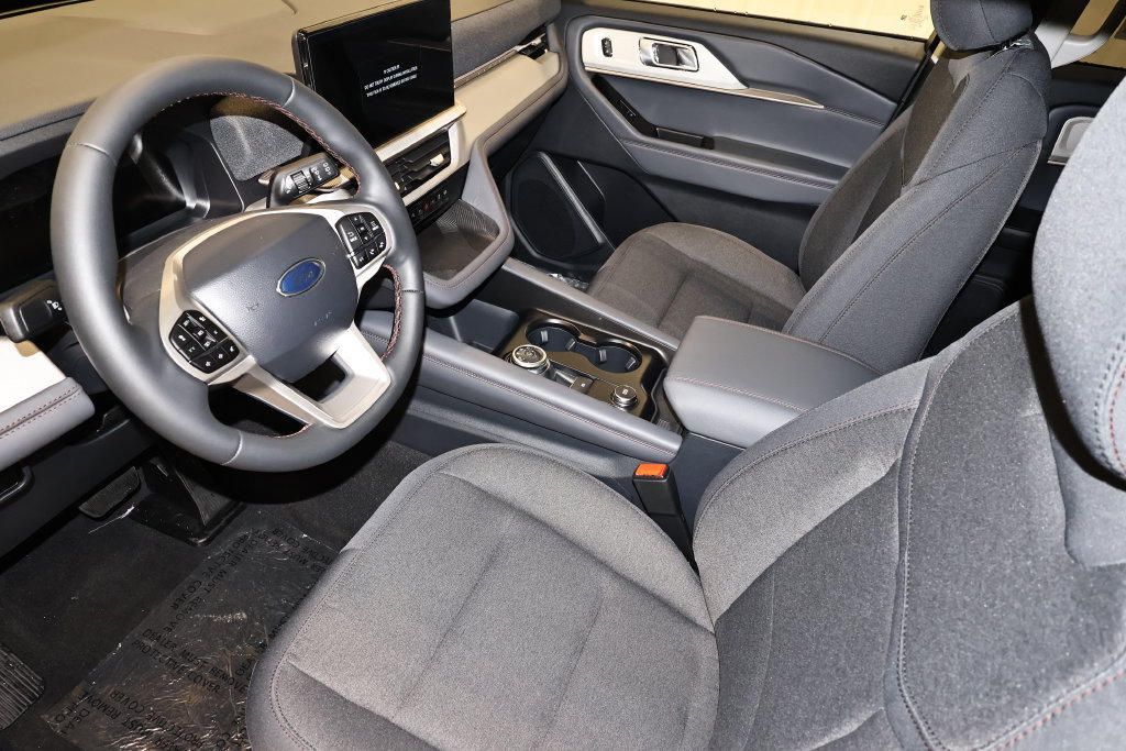 New 2026 Ford Explorer Active AWD/4WD image 28