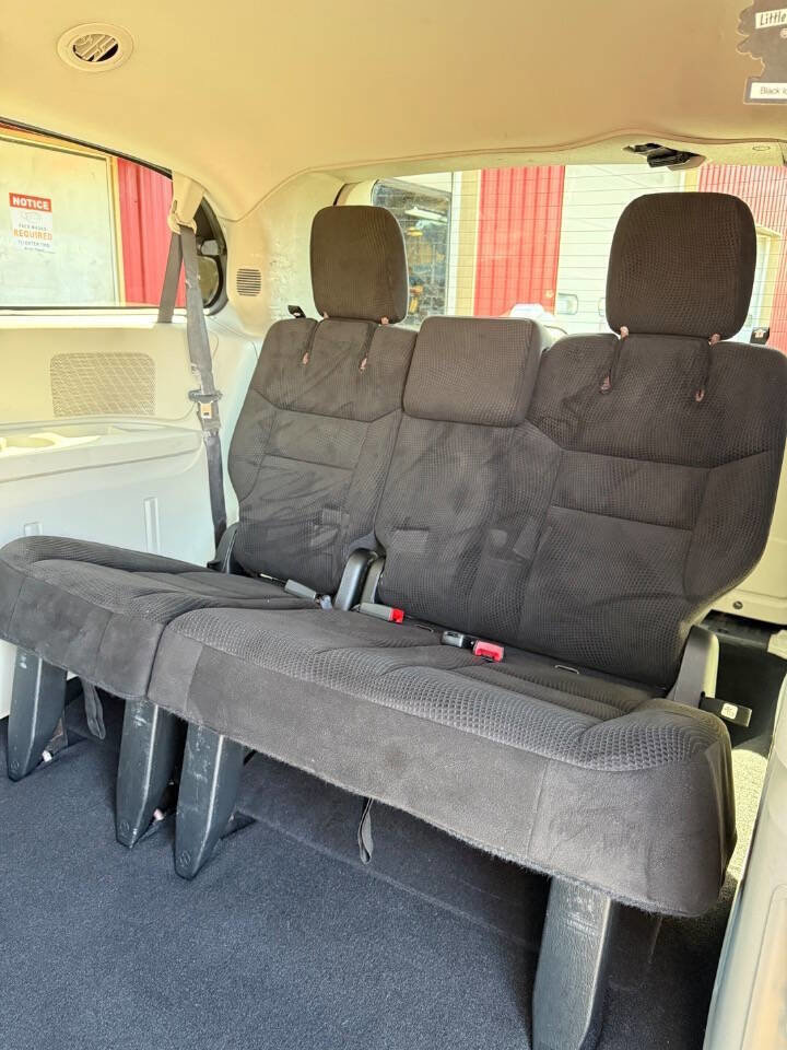 Used 2017 Dodge Grand Caravan SE w/ Power Window Group FWD image 12