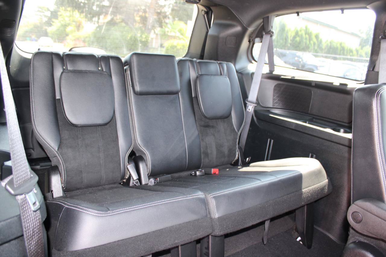 Used 2016 Dodge Grand Caravan SXT FWD image 16