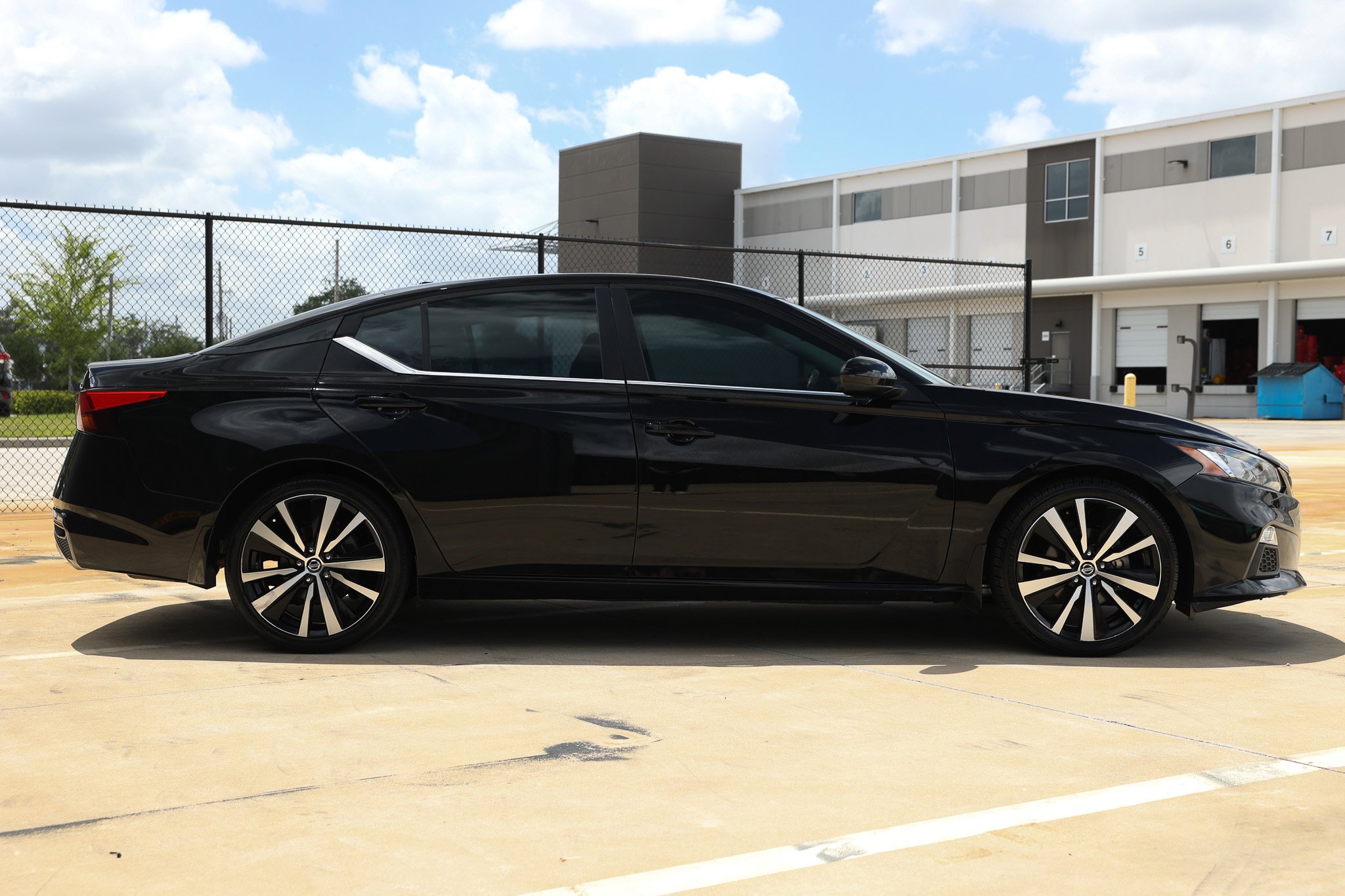 Used 2020 Nissan Altima 2.5 SR FWD image 17