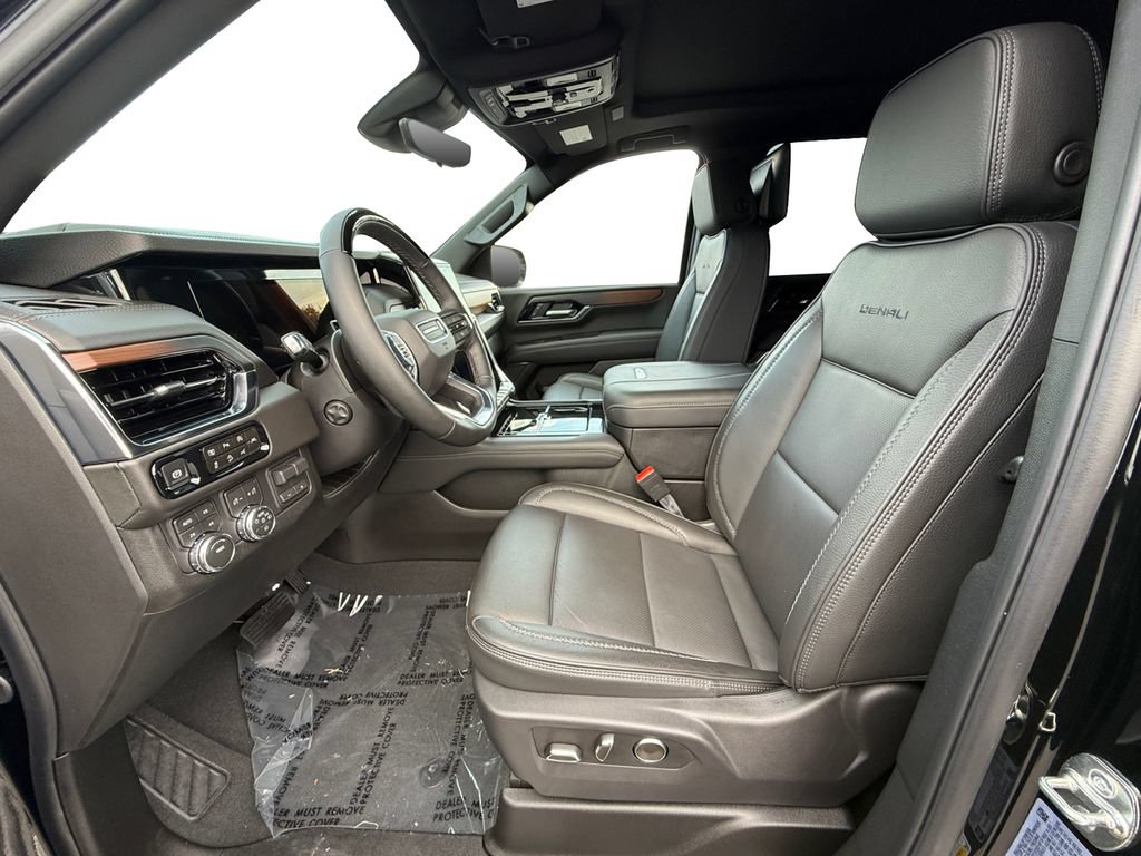Used 2026 GMC Yukon XL Denali w/ Denali Reserve Package AWD/4WD image 9