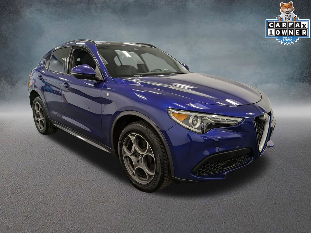 Used 2023 Alfa Romeo Stelvio Ti AWD/4WD image 3