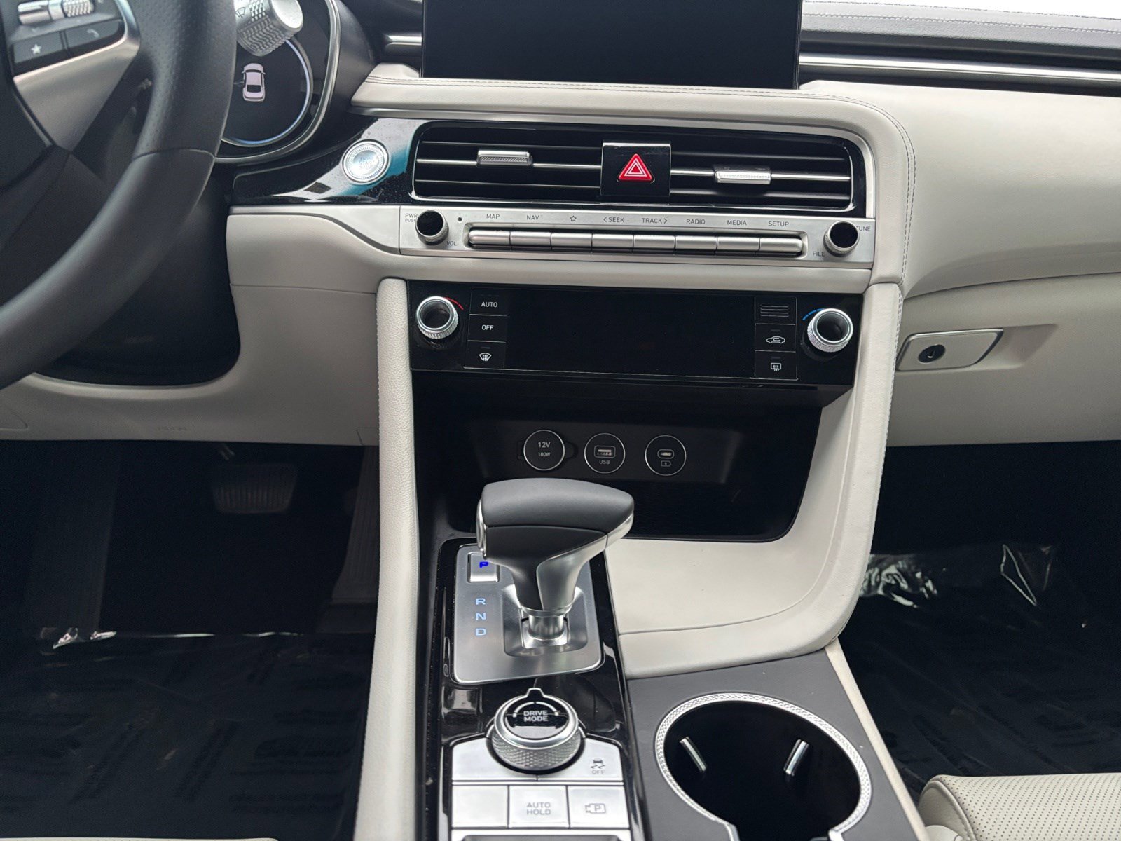 Used 2024 Genesis G70 2.5T image 11