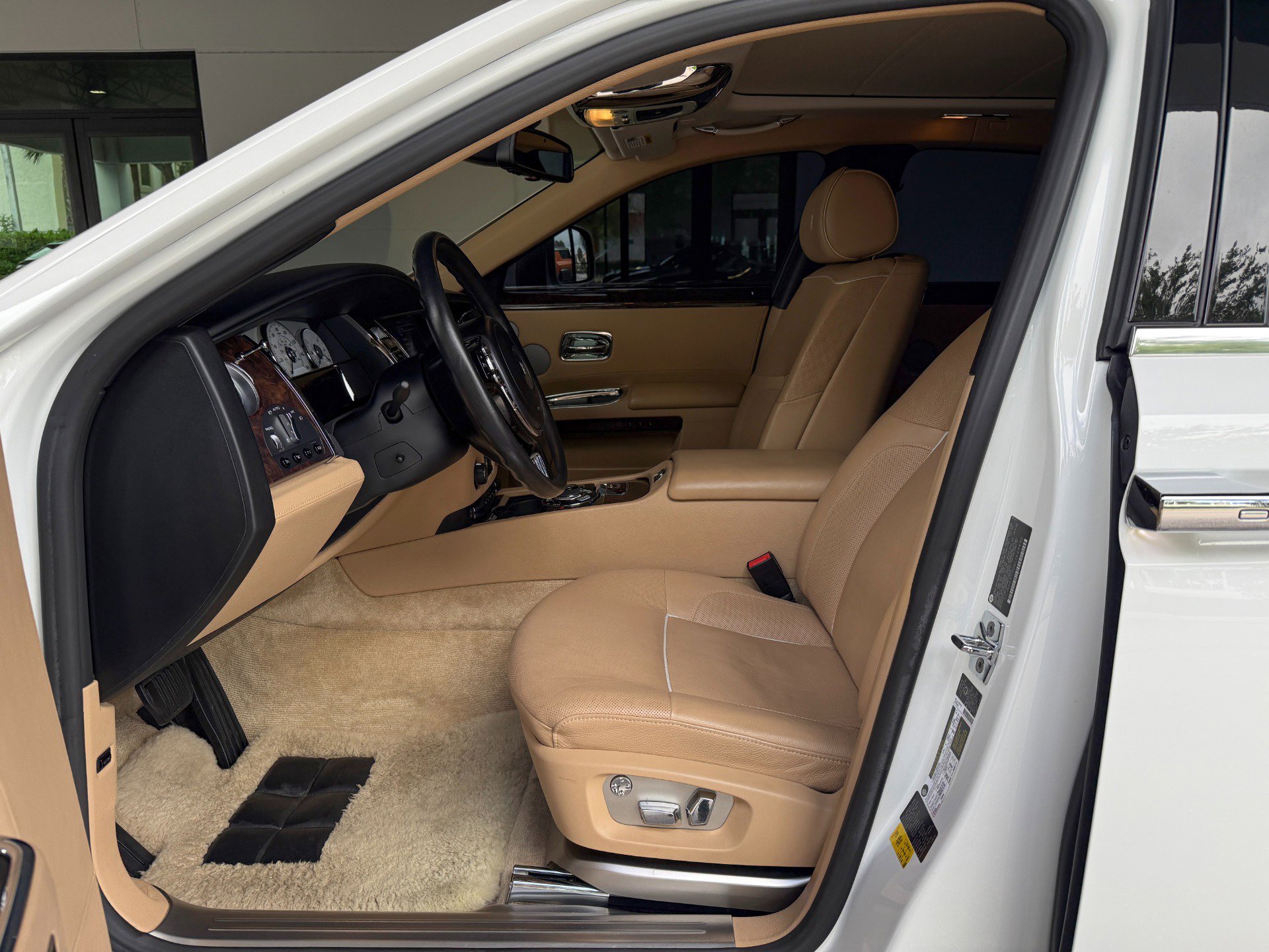 Used 2011 Rolls-Royce Ghost image 17