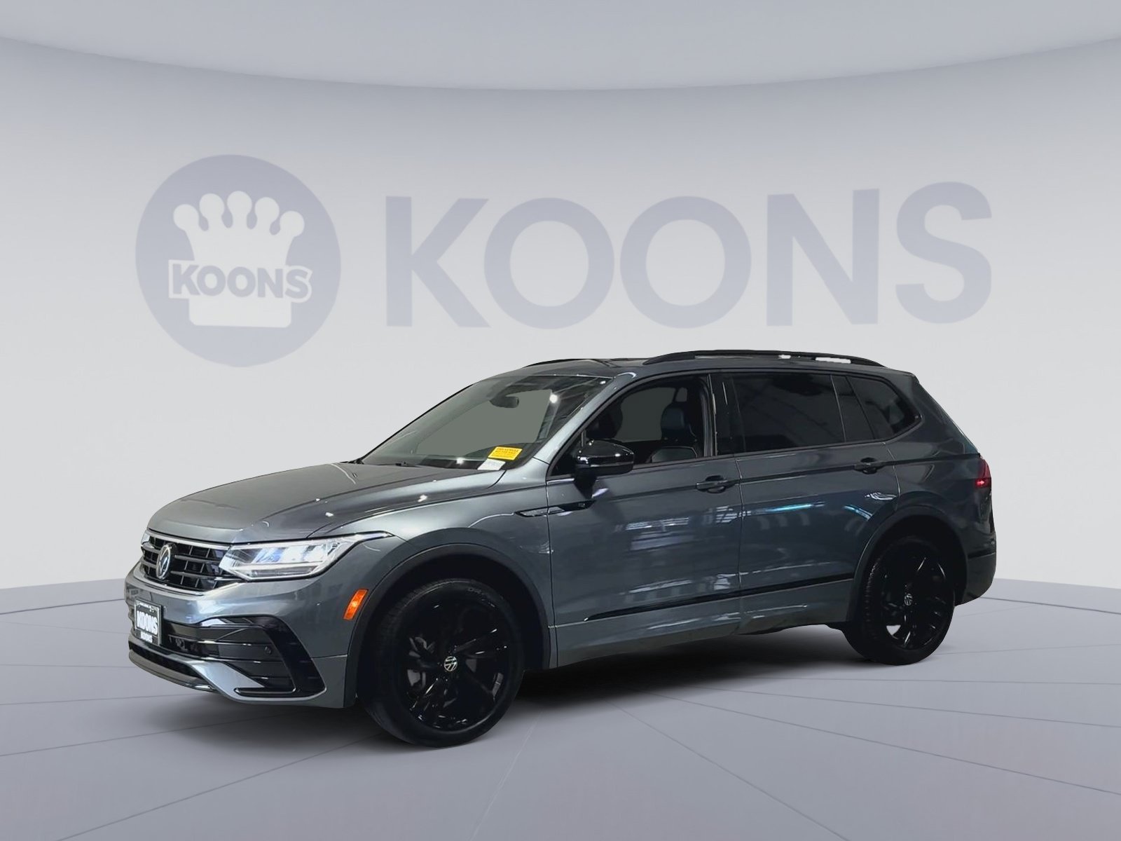 Used 2024 Volkswagen Tiguan SE R-Line AWD/4WD image 5
