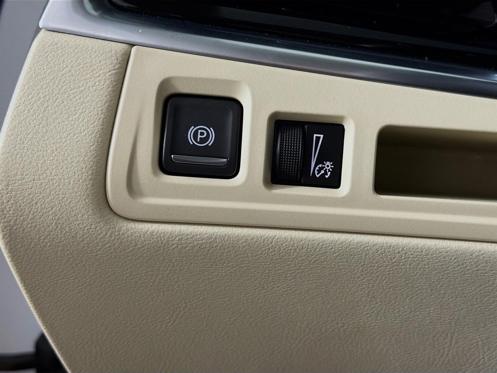 Used 2023 Cadillac XT6 Premium Luxury image 11