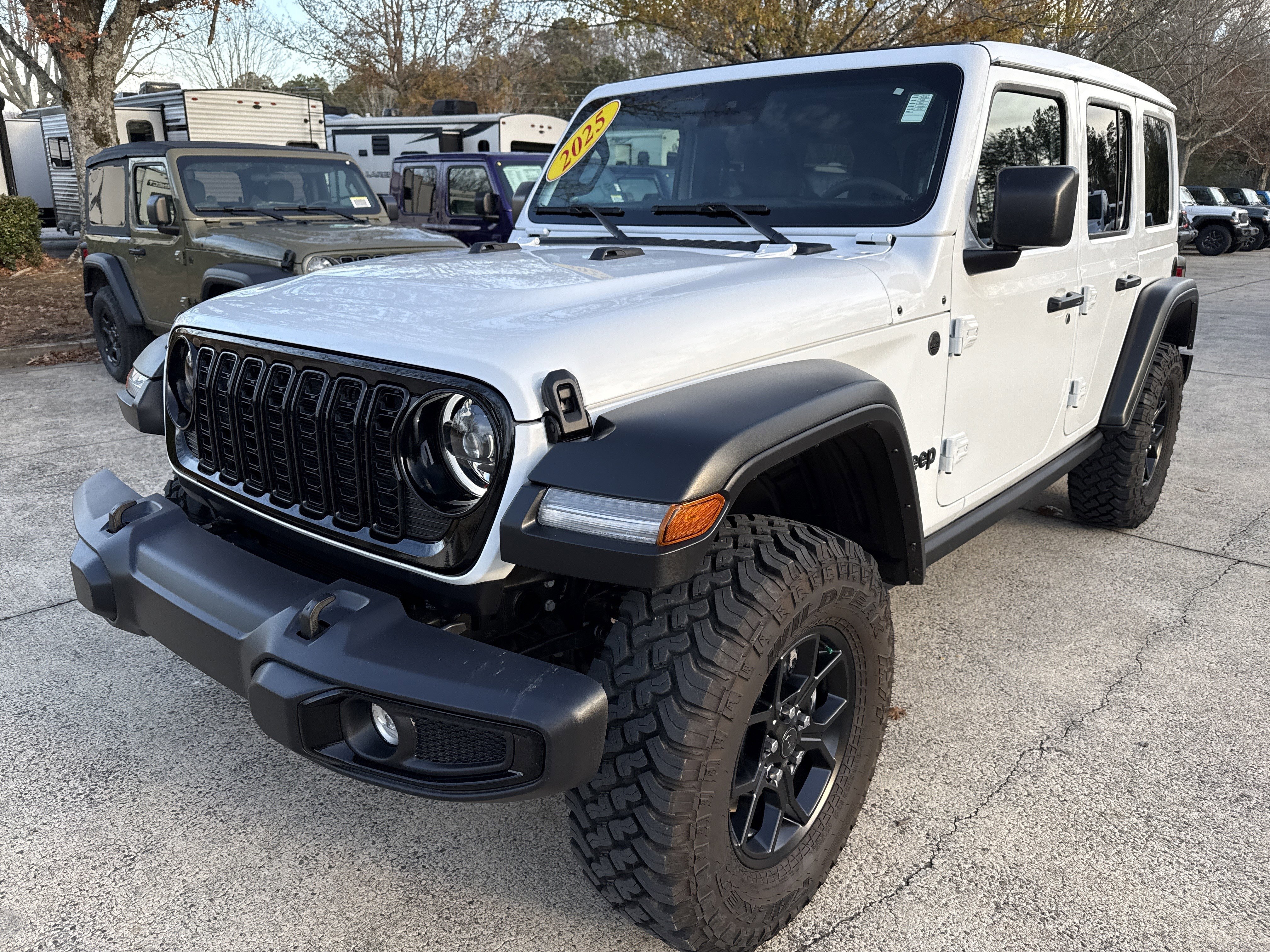 Used 2025 Jeep Wrangler Willys image 3