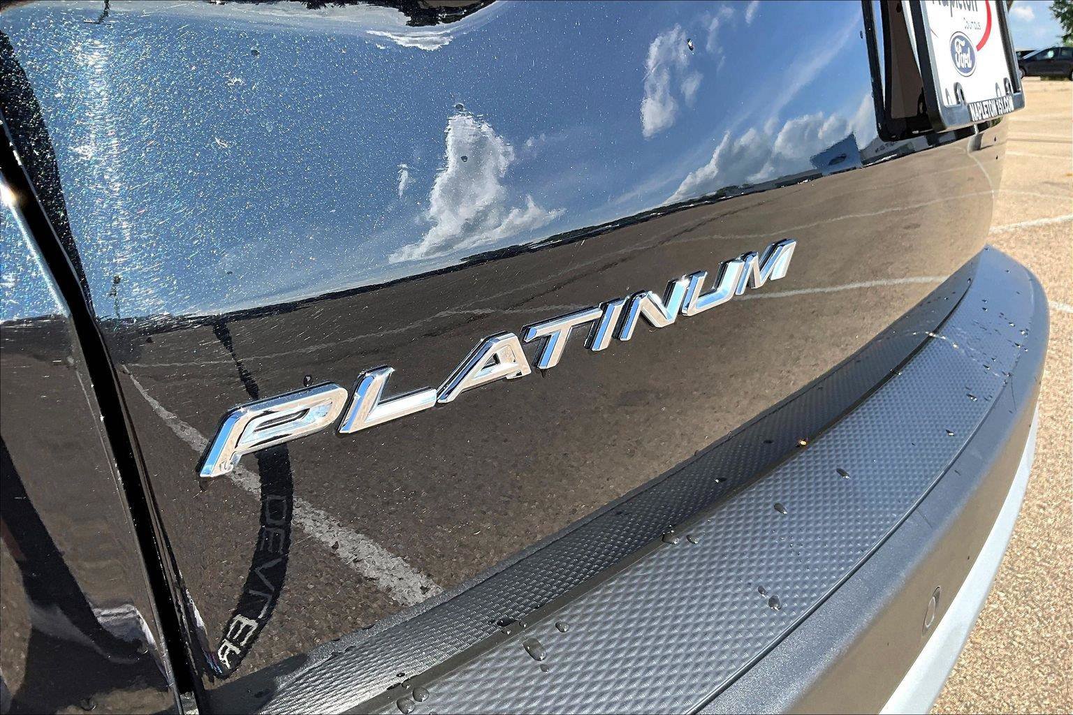 Certified 2024 Ford Escape Platinum AWD/4WD image 10