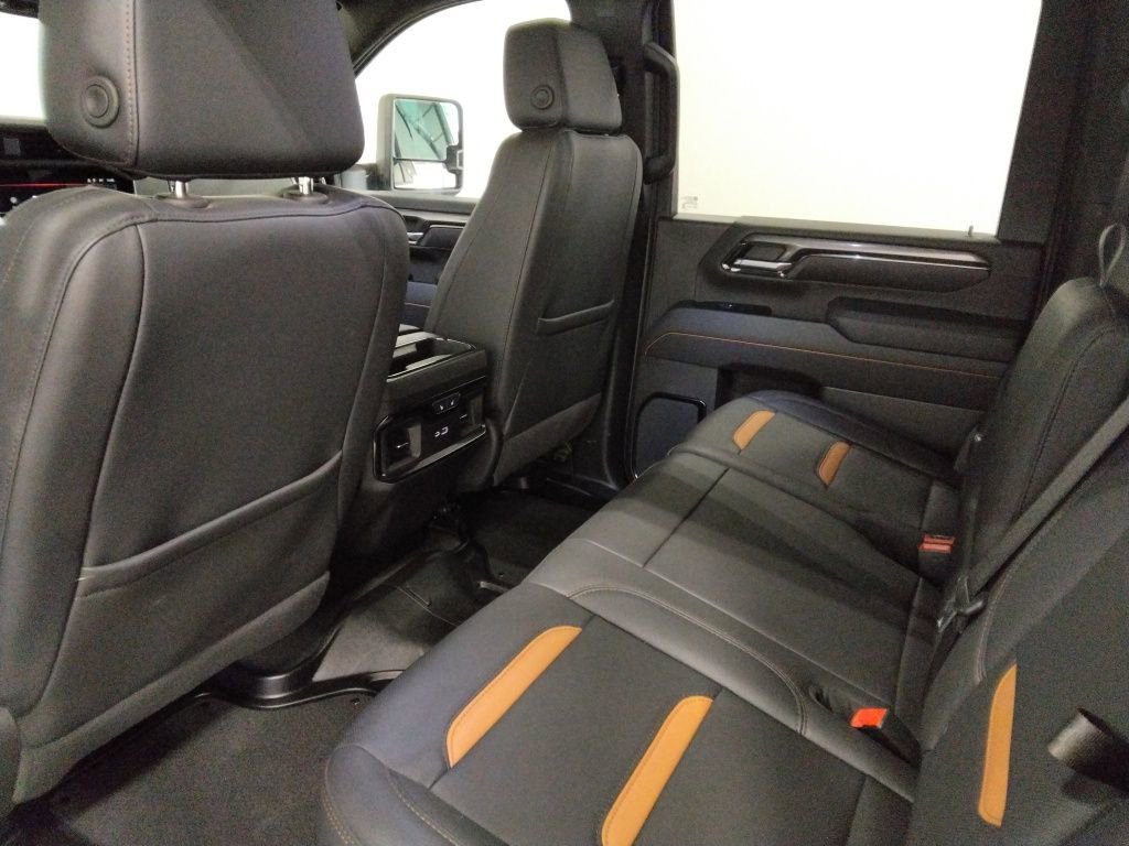 Used 2025 GMC Sierra 2500 AT4 image 33