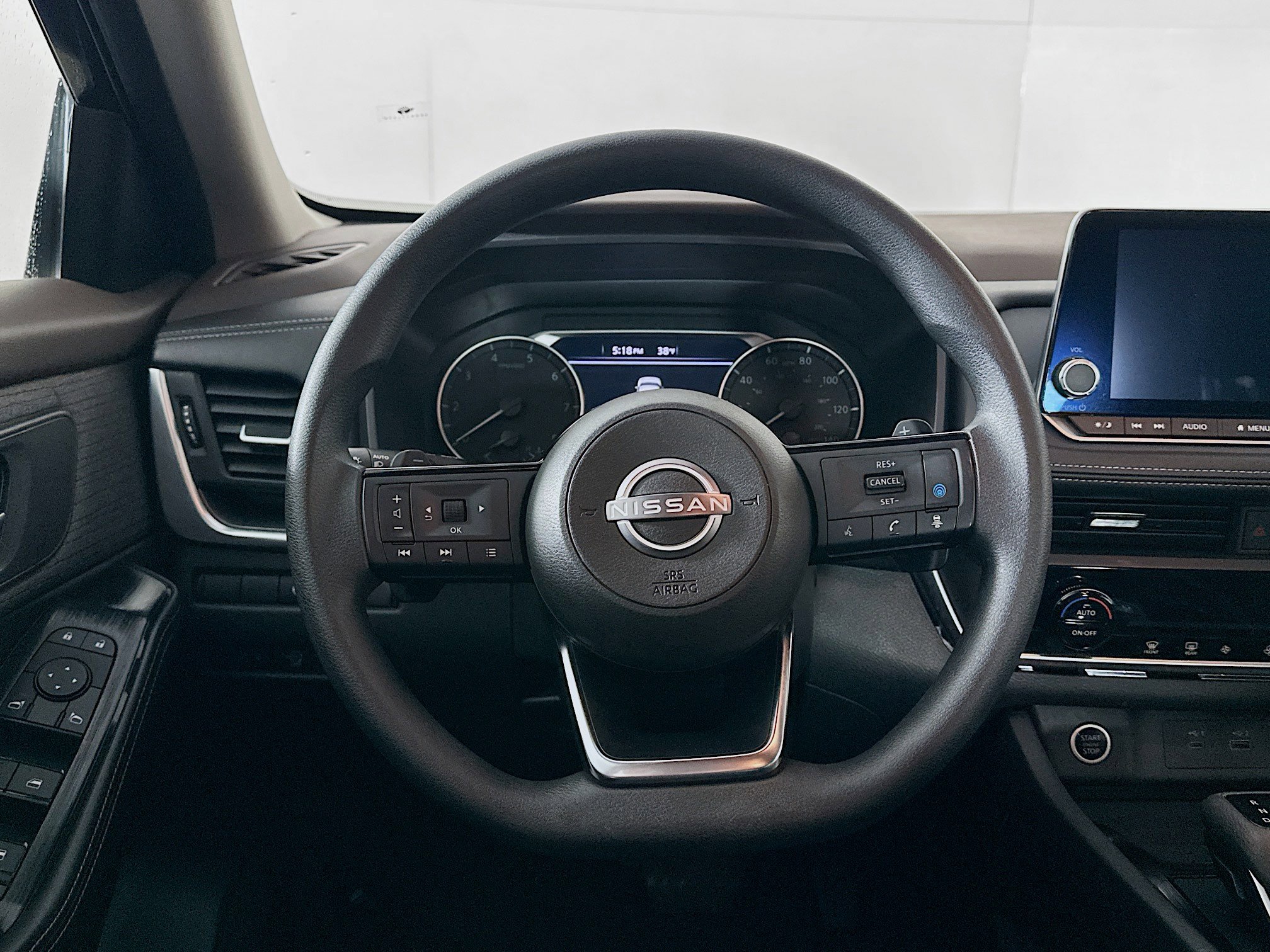 Used 2023 Nissan Rogue SV image 18