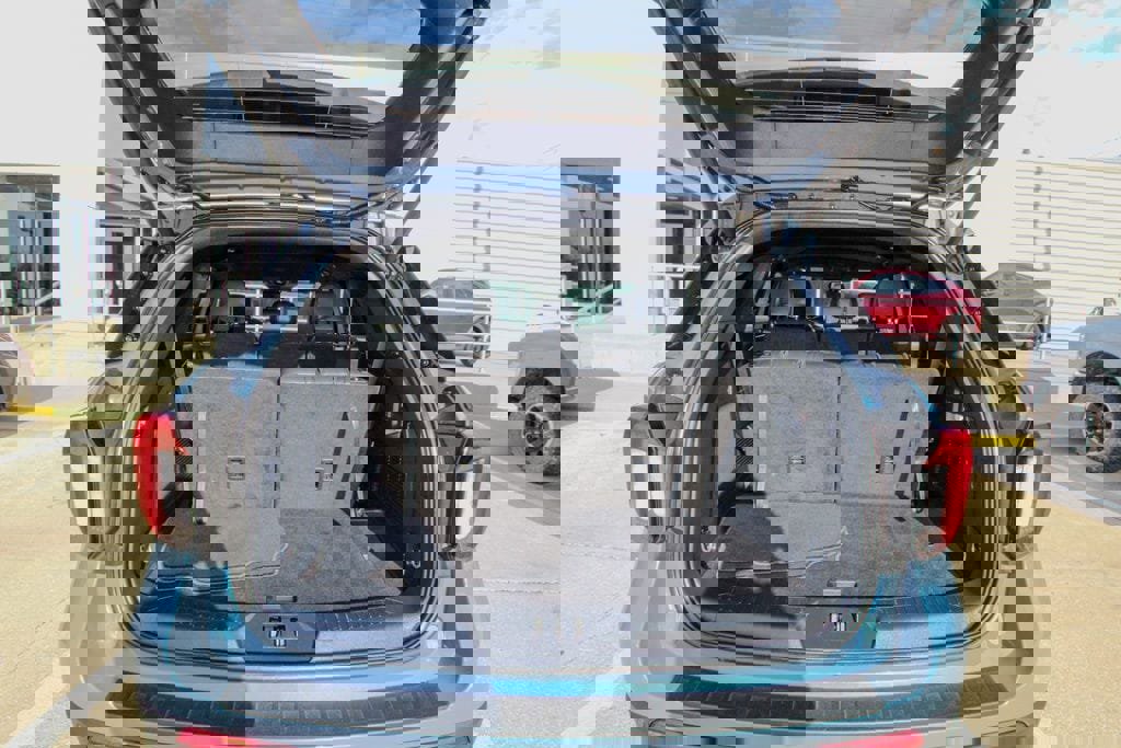 Used 2025 Ford Explorer ST-Line w/ ST-Line Street Pack image 5