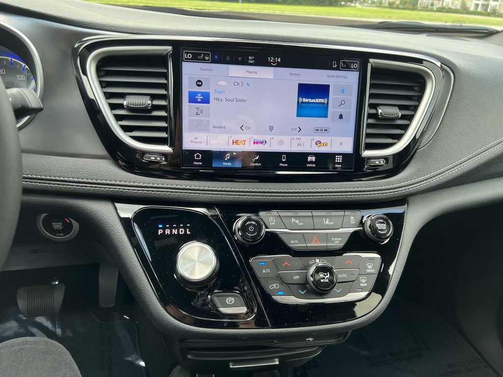 New 2026 Chrysler Pacifica Select FWD image 12