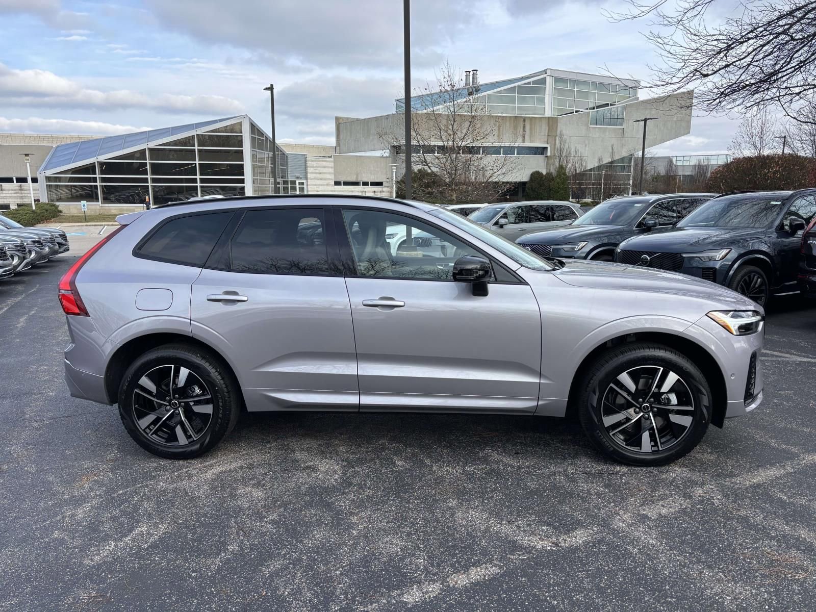 New 2026 Volvo XC60 B5 Plus w/ Protection Package Premier AWD/4WD image 8
