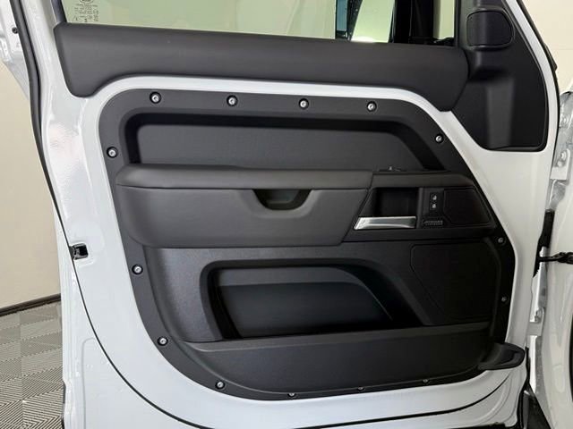 New 2026 Land Rover Defender 110 X-Dynamic SE AWD/4WD image 27