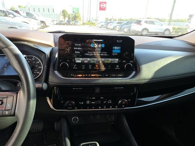 Used 2023 Nissan Rogue SL w/ SL Premium Package image 18