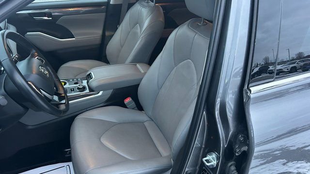 Used 2023 Toyota Highlander Limited image 20