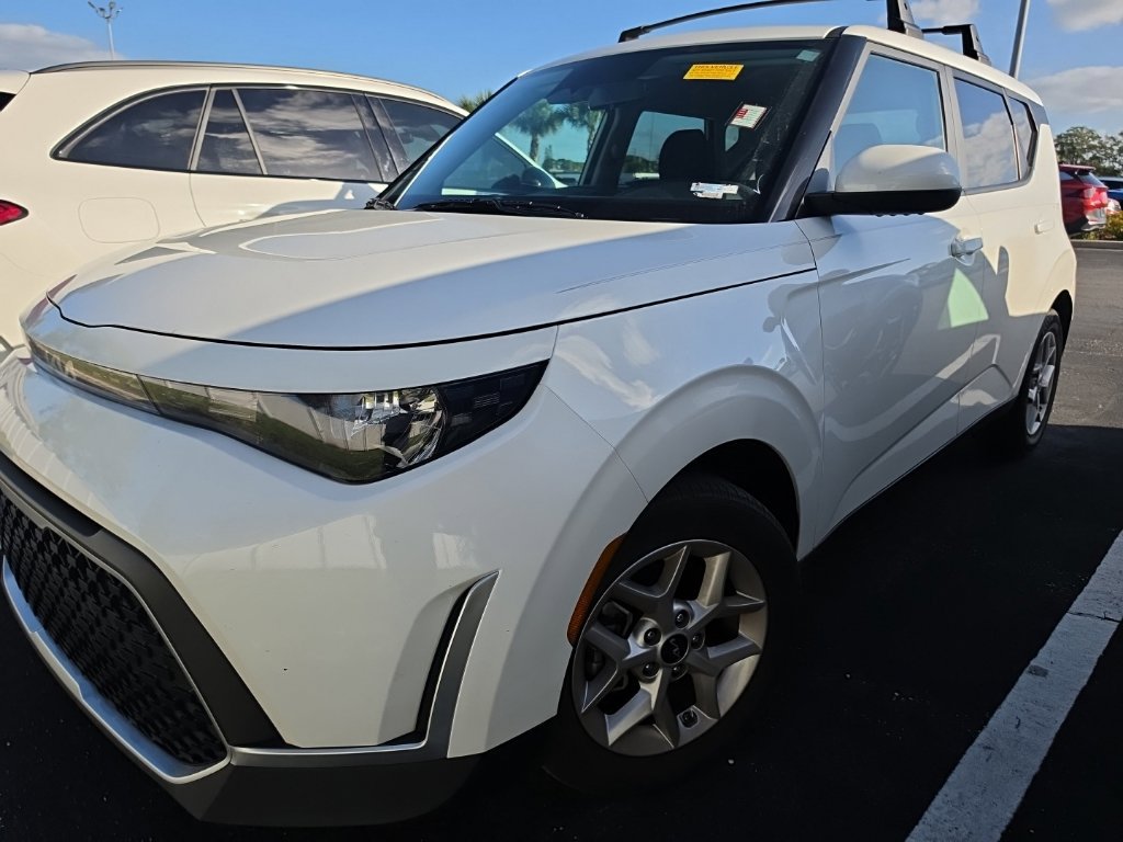 Certified 2023 Kia Soul LX w/ LX Technology Package FWD image 4
