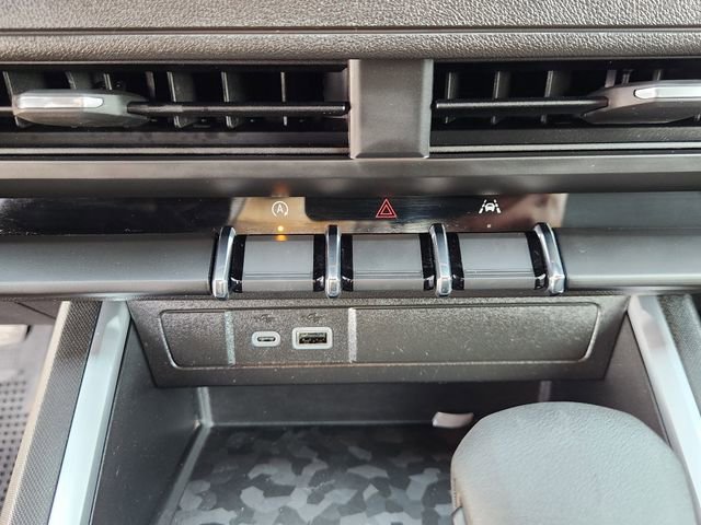 Used 2024 Chevrolet Colorado Trail Boss w/ Advanced Trailering Package AWD/4WD image 18