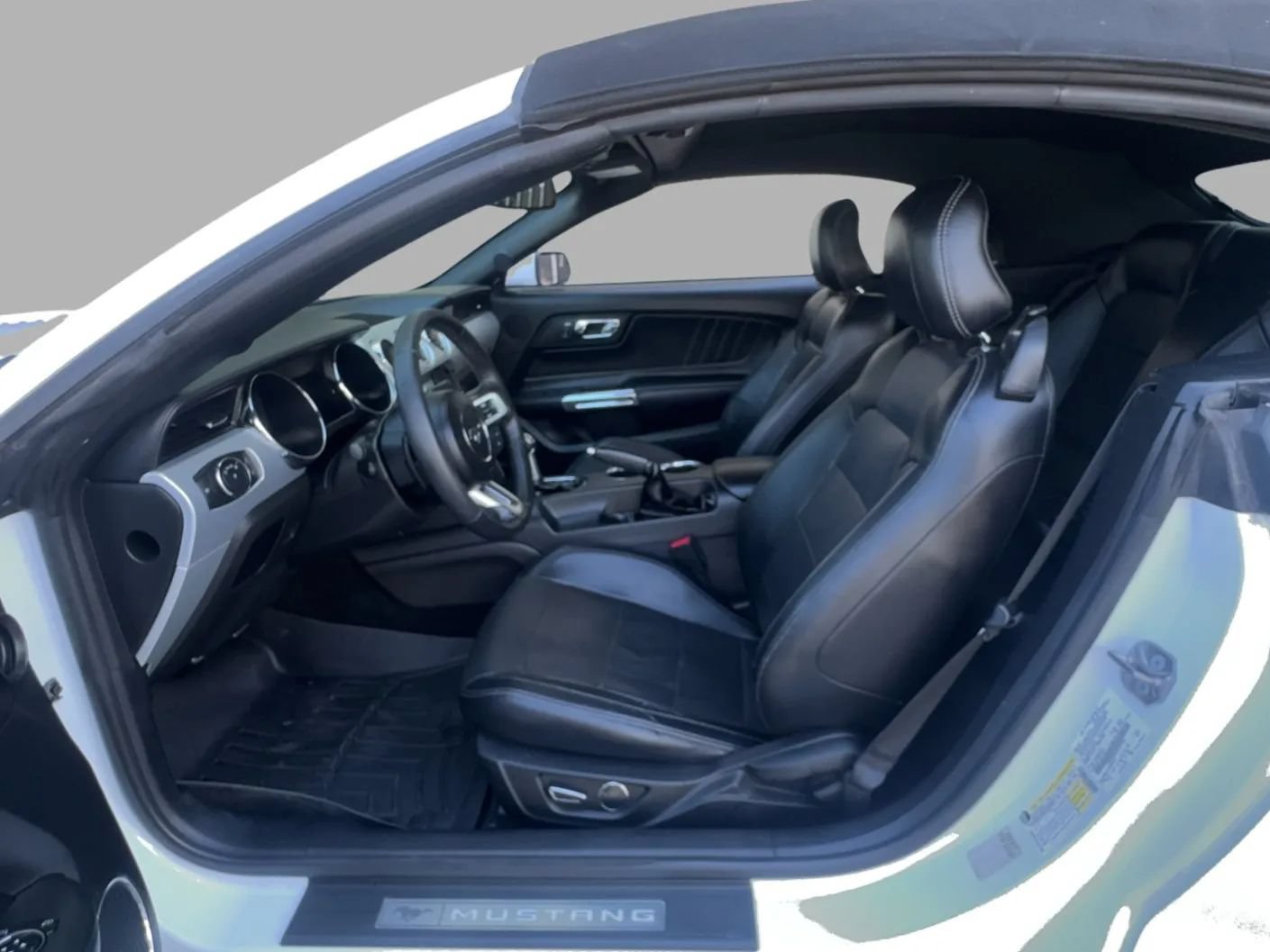 Used 2017 Ford Mustang Premium RWD image 34
