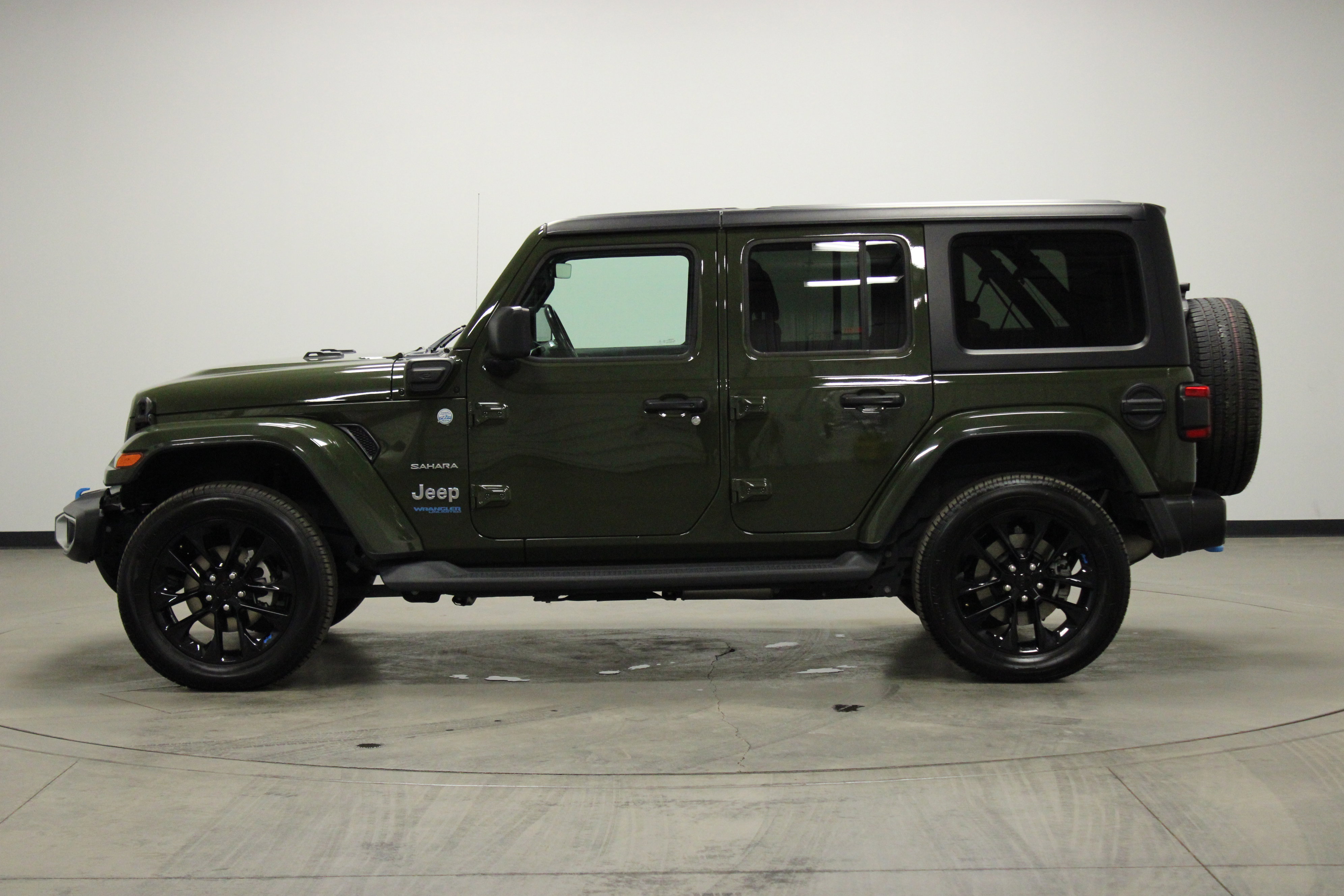 Used 2022 Jeep Wrangler Unlimited Sahara w/ Safety Group image 5