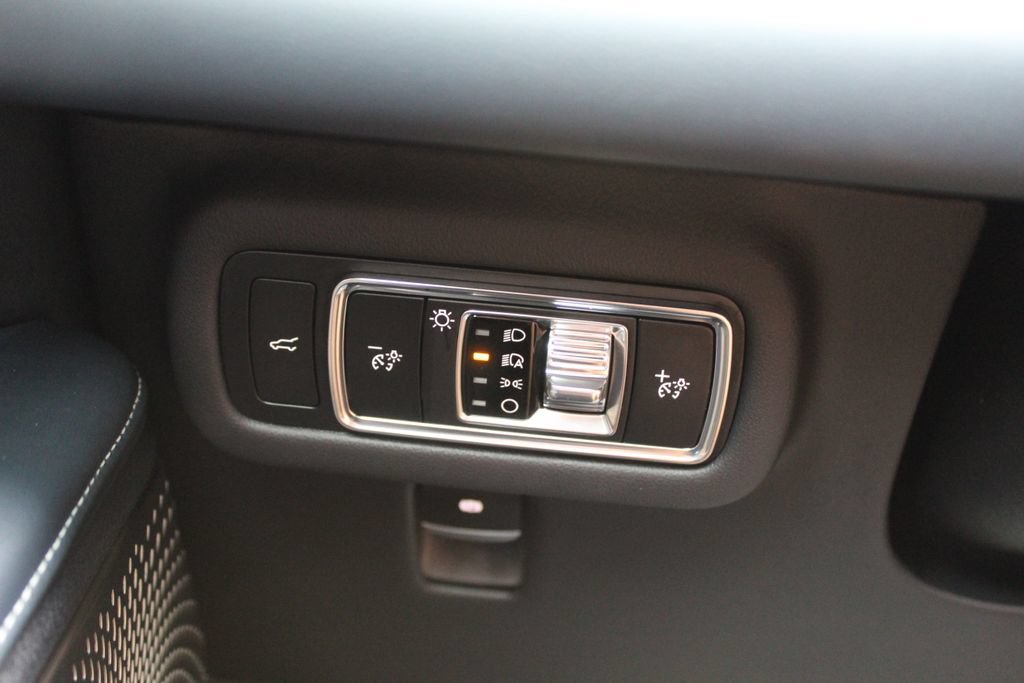 Used 2024 Lincoln Nautilus Reserve w/ Equipment Group 203A AWD/4WD image 23