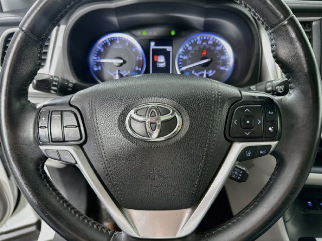 Used 2019 Toyota Highlander XLE AWD/4WD image 21