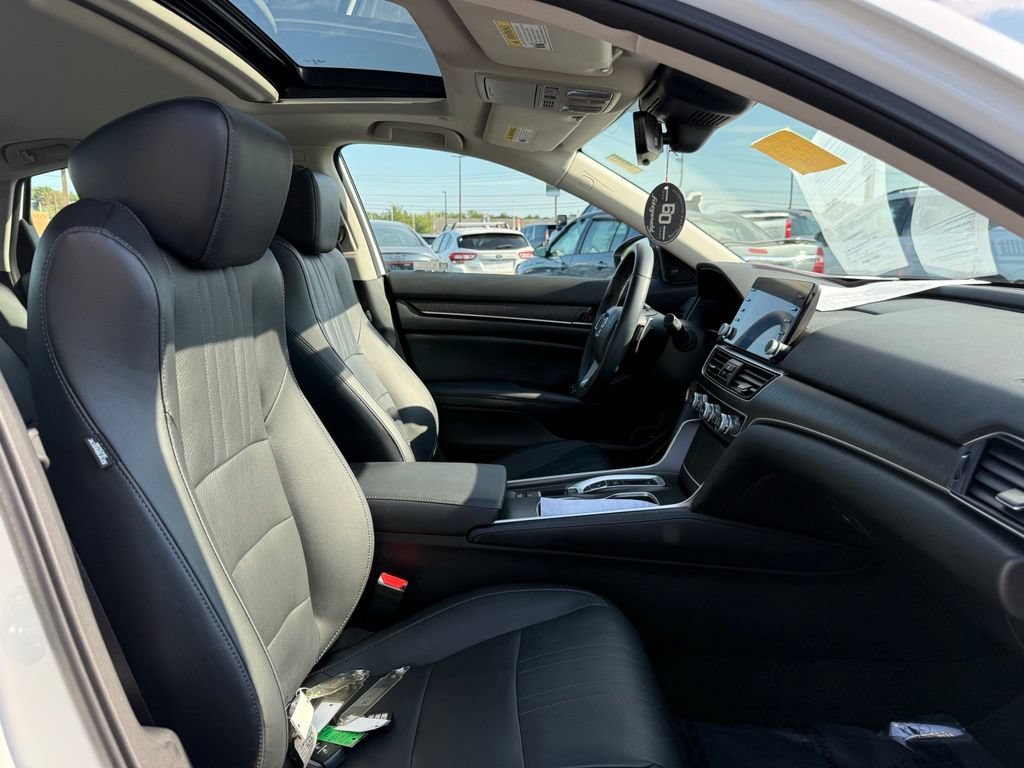 Used 2022 Honda Accord Touring image 18