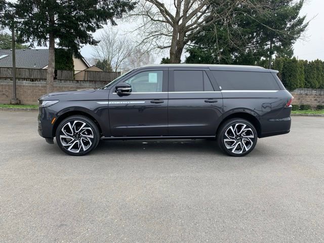 New 2026 Lincoln Navigator L Reserve AWD/4WD image 2