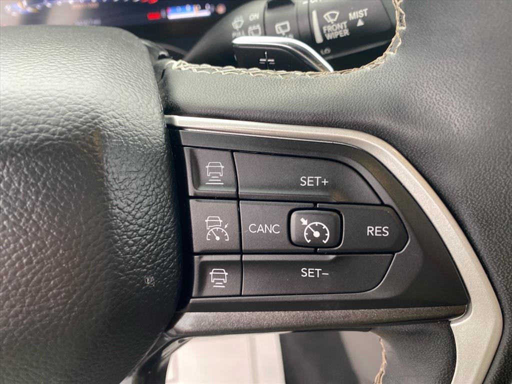 Used 2023 Jeep Grand Cherokee L Laredo AWD/4WD image 17